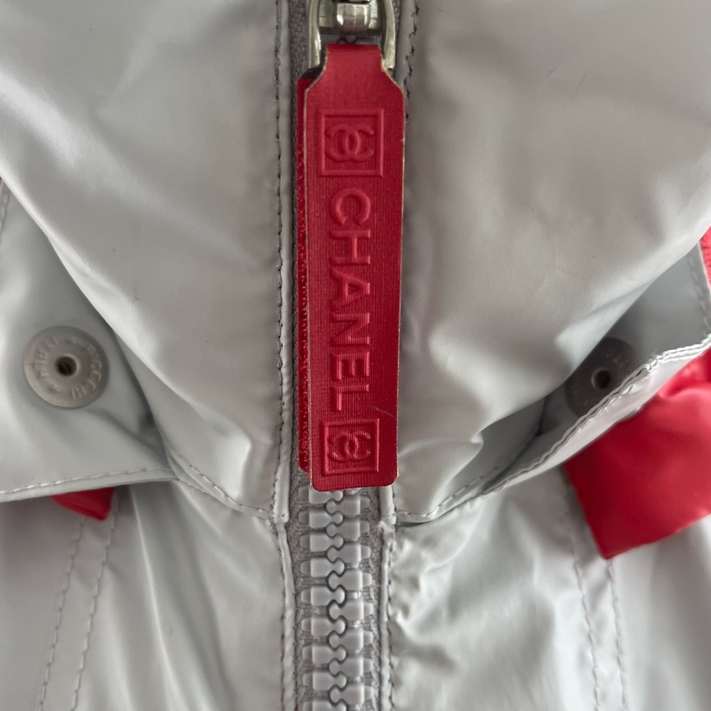 CHANEL Red and Gray Jacket with Hood - Picture 3 of 11